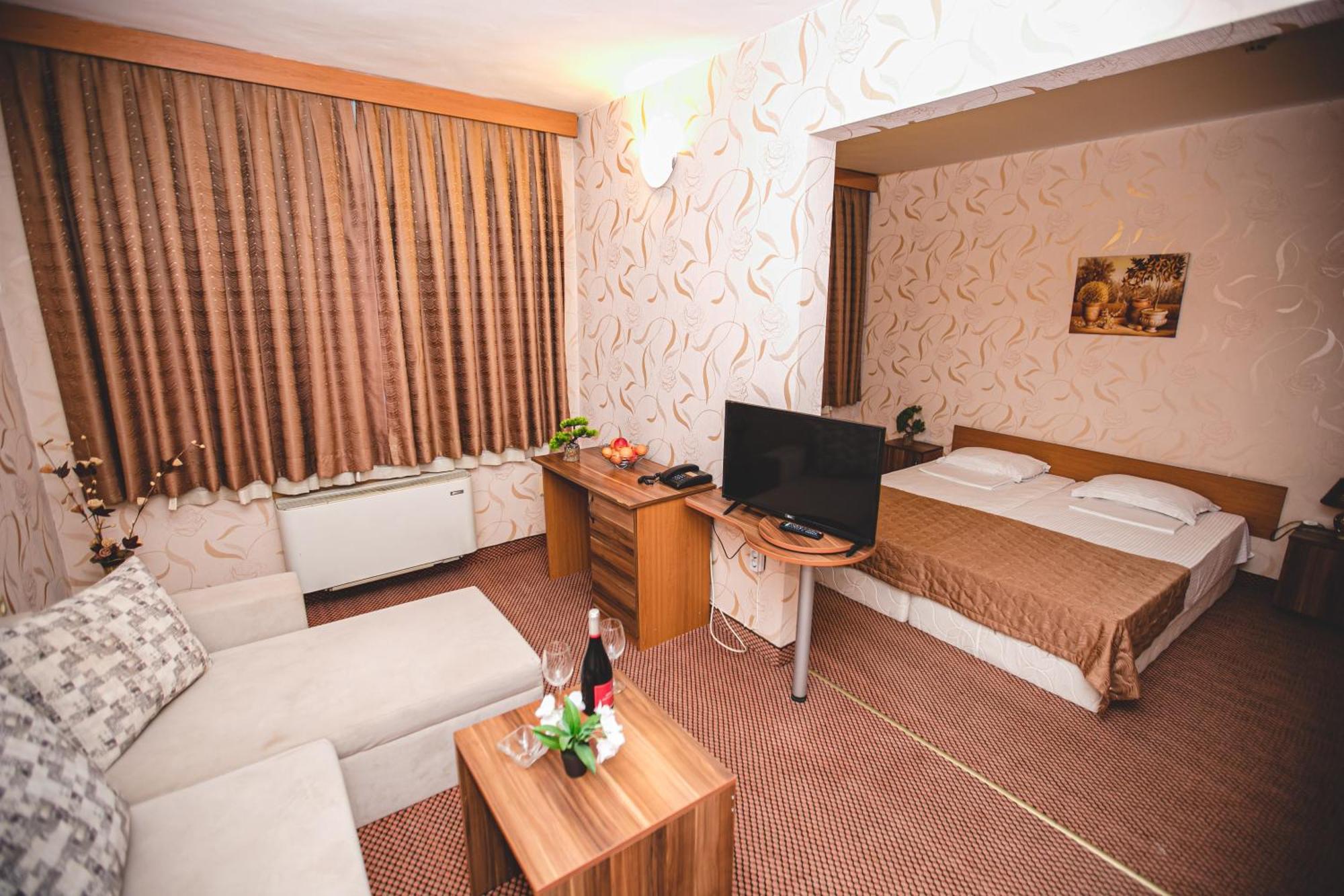 Rodopi Hotel Haskovo Exterior photo