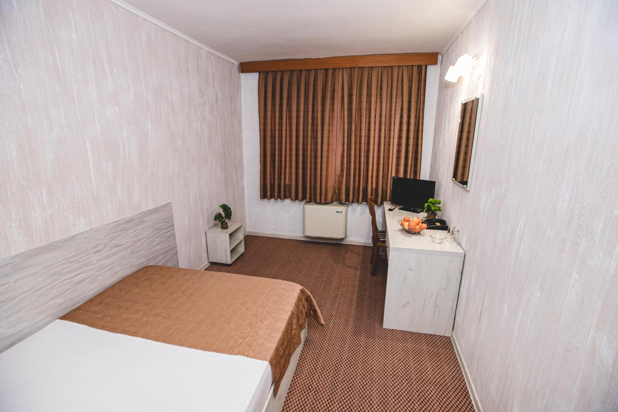 Rodopi Hotel Haskovo Exterior photo