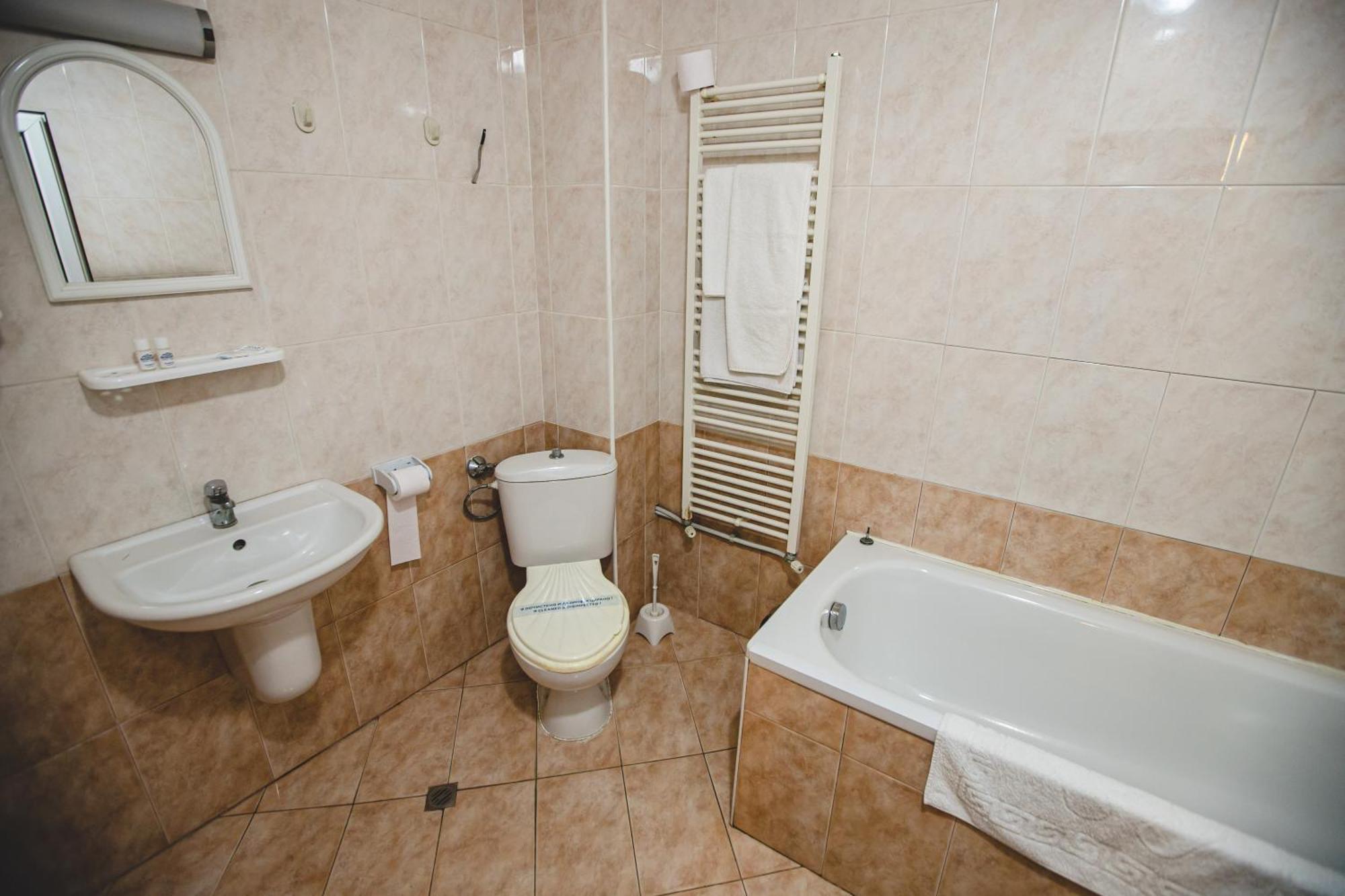 Rodopi Hotel Haskovo Exterior photo