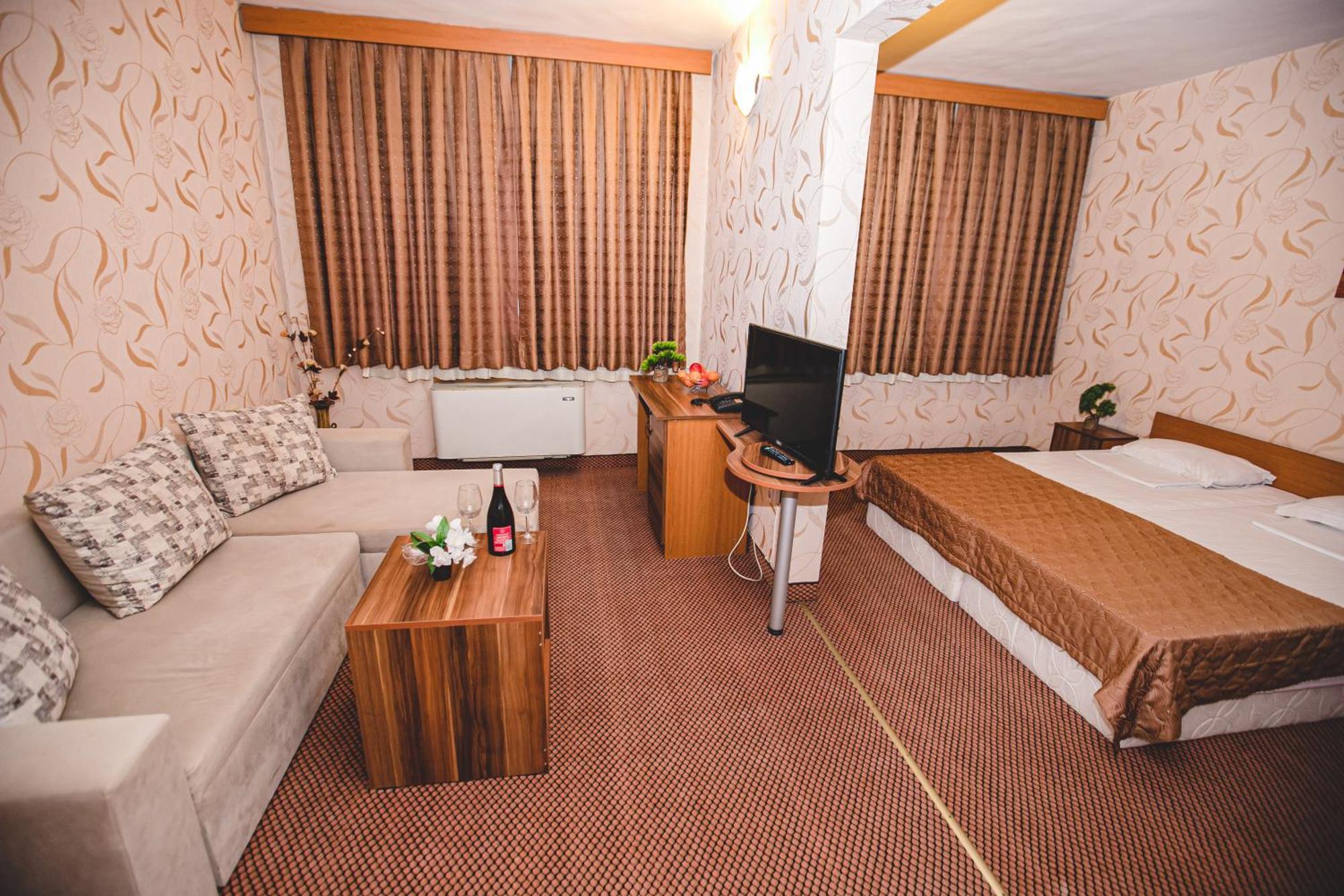 Rodopi Hotel Haskovo Exterior photo