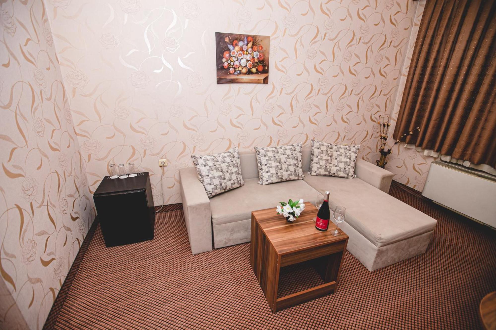 Rodopi Hotel Haskovo Exterior photo