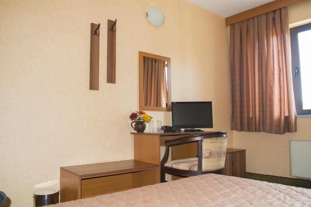 Rodopi Hotel Haskovo Exterior photo